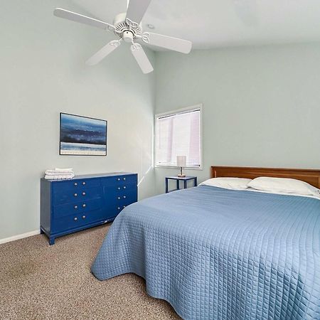 Cozy Cabin W Fire Pit, Hot Tub, Deck, & Pool Table バークレー・スプリングス エクステリア 写真