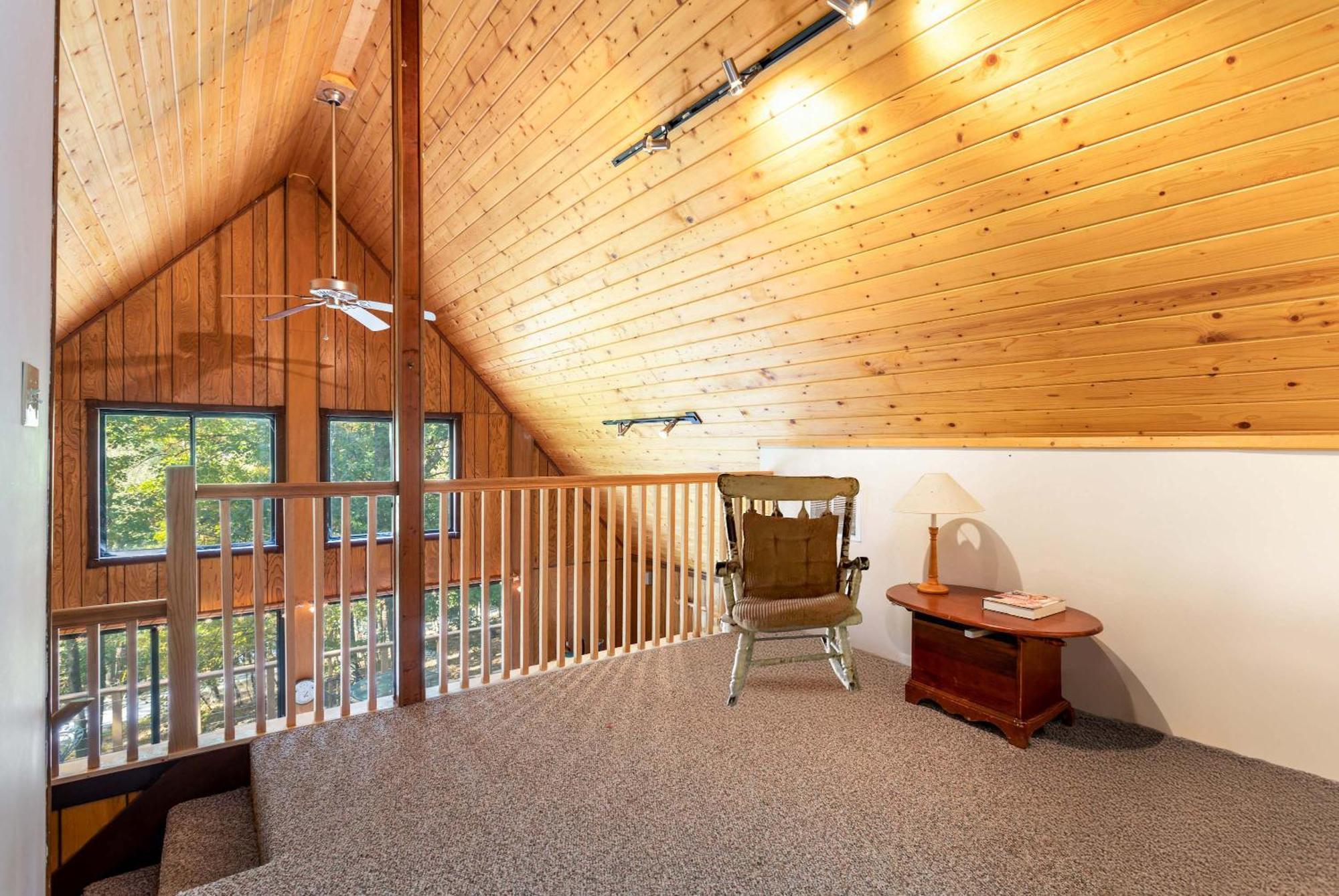 Cozy Cabin W Fire Pit, Hot Tub, Deck, & Pool Table バークレー・スプリングス エクステリア 写真