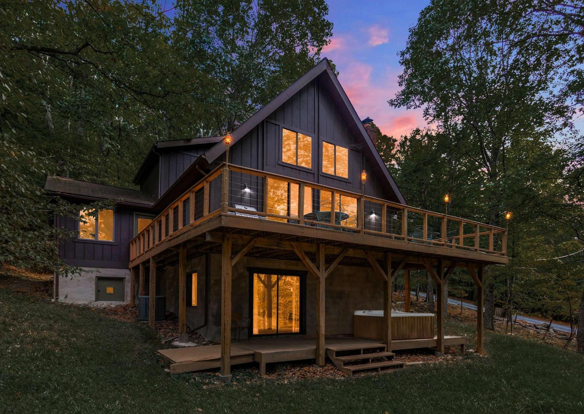 Cozy Cabin W Fire Pit, Hot Tub, Deck, & Pool Table バークレー・スプリングス エクステリア 写真