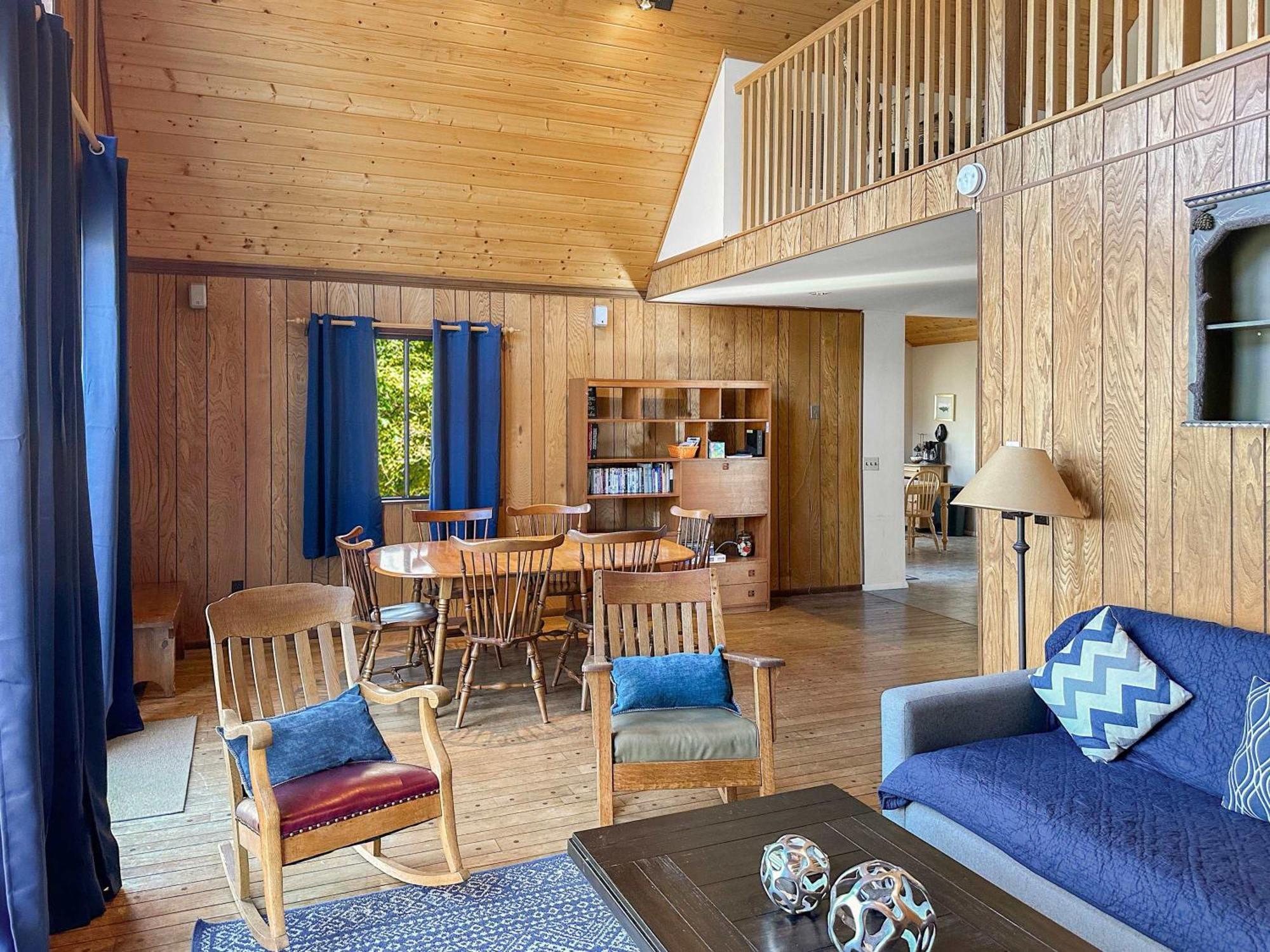 Cozy Cabin W Fire Pit, Hot Tub, Deck, & Pool Table バークレー・スプリングス エクステリア 写真